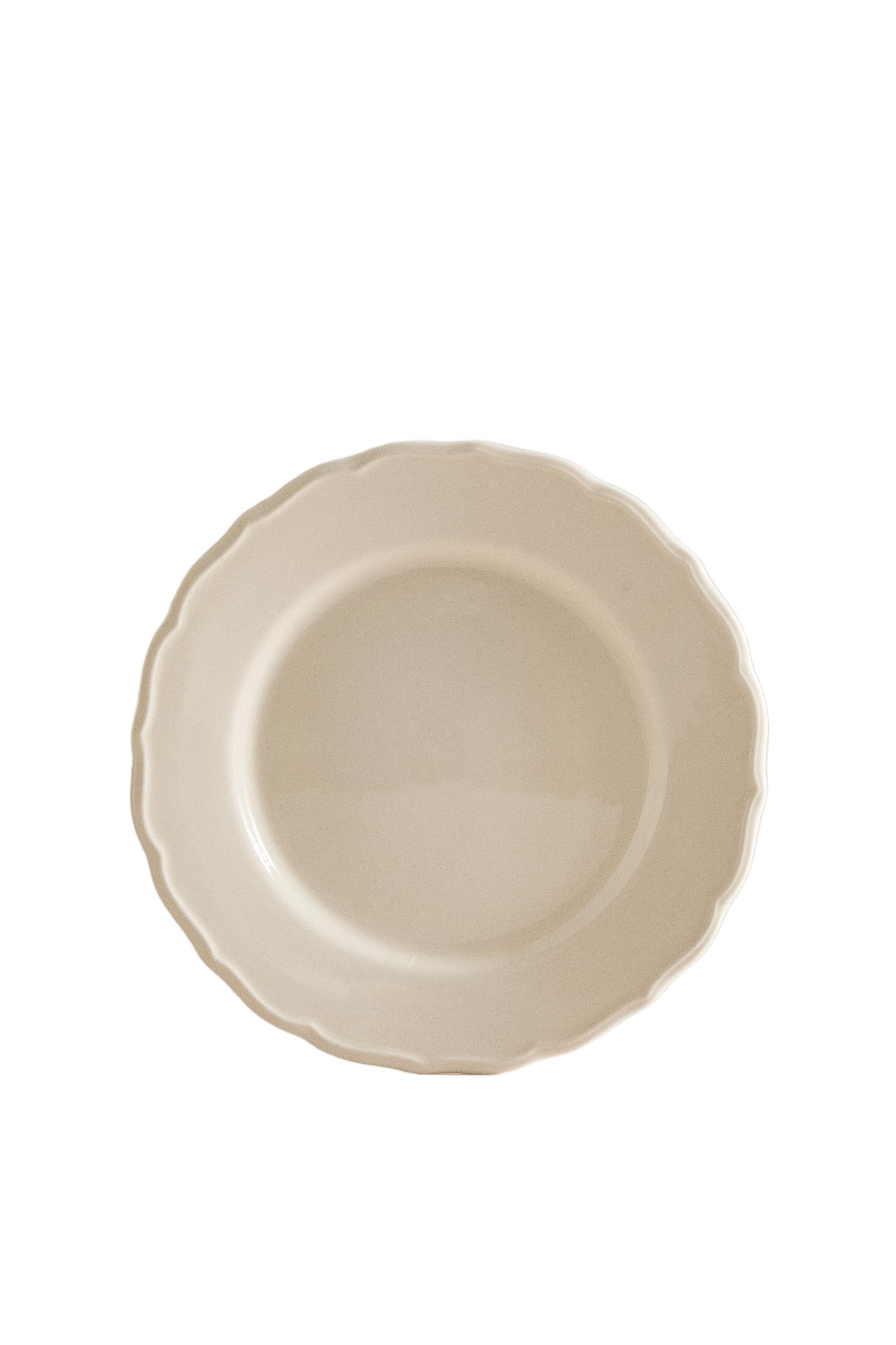 EARTHENWARE DINNER DISH WITH RAISED-DESIGN EDGE